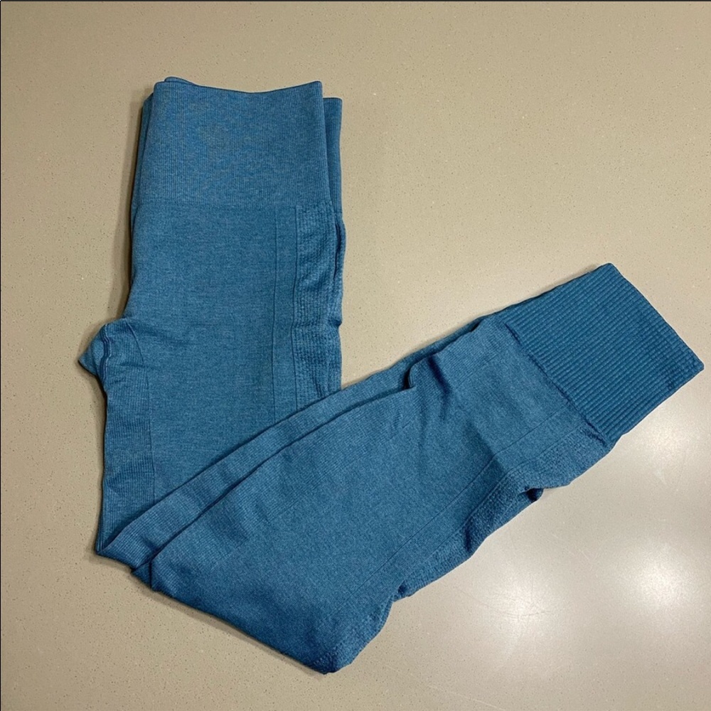 Blue Lululemon 7/8 leggings Size 6